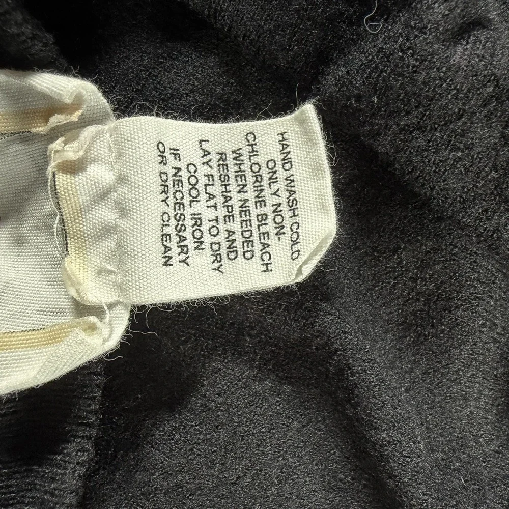 Heart Sweater Black 5 Rows Colorful Hearts Size Small - Picture 8 of 8